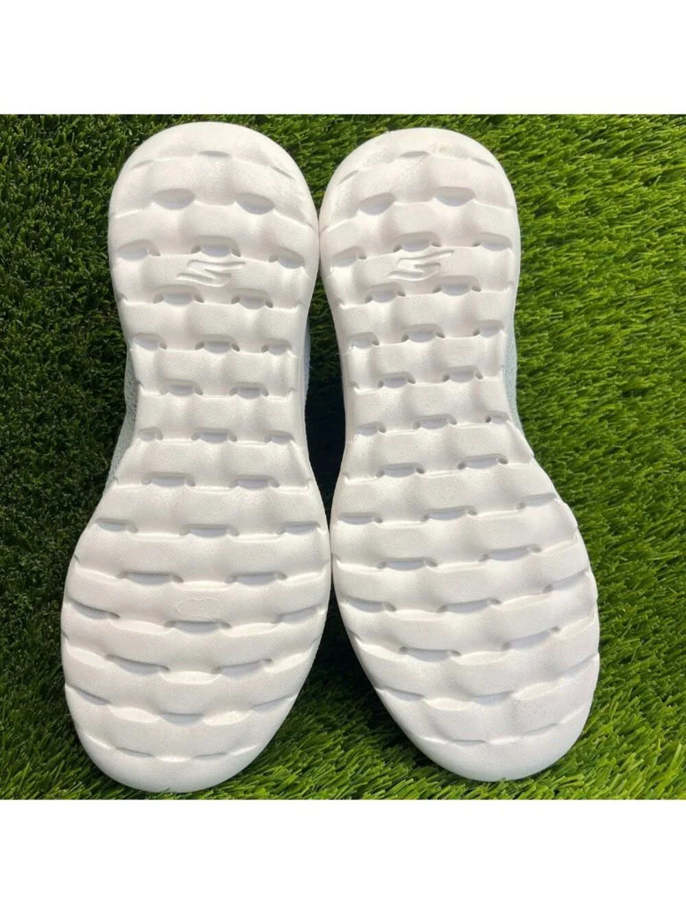 Skechers please review